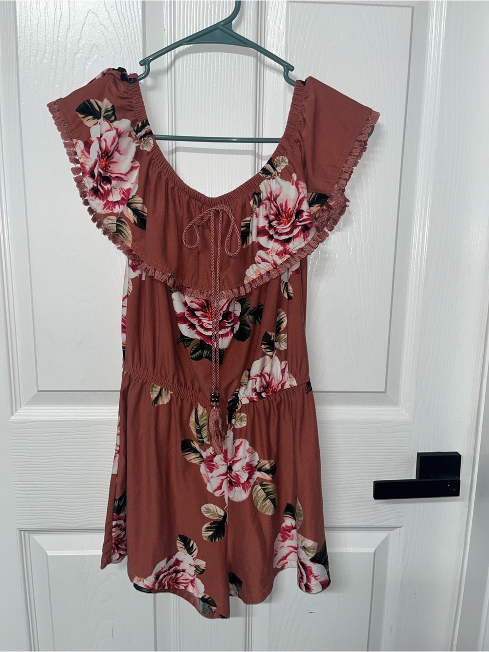 Derek Heart women short floral jumper coral casual dress pants medium